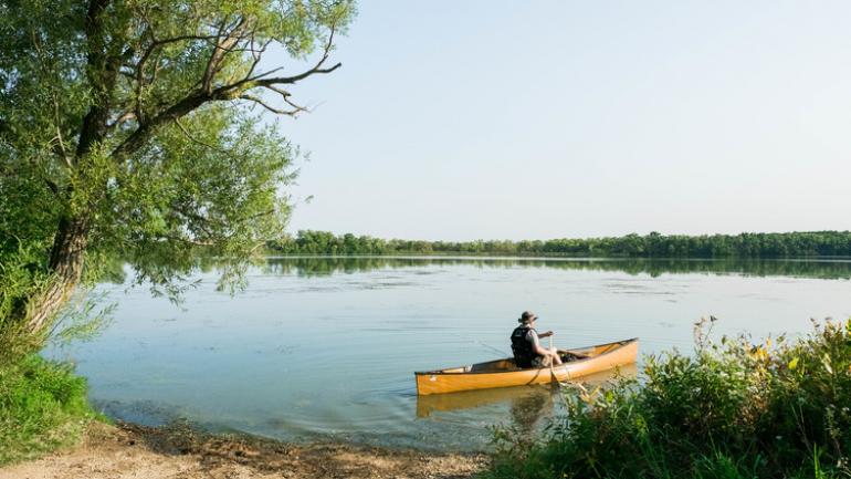 魔鬼湖上的皮划艇