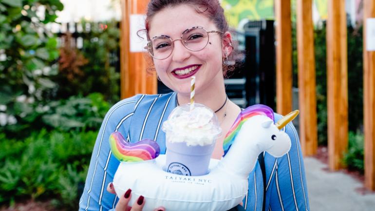 佛罗里达州迈阿密 Poke OG 餐厅的独角兽饮品 佛罗里达州迈阿密 Poke OG 餐厅的独角兽饮品