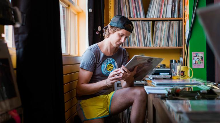 Hitt Records 餐厅里的当地人 Hitt Records 餐厅里的当地人