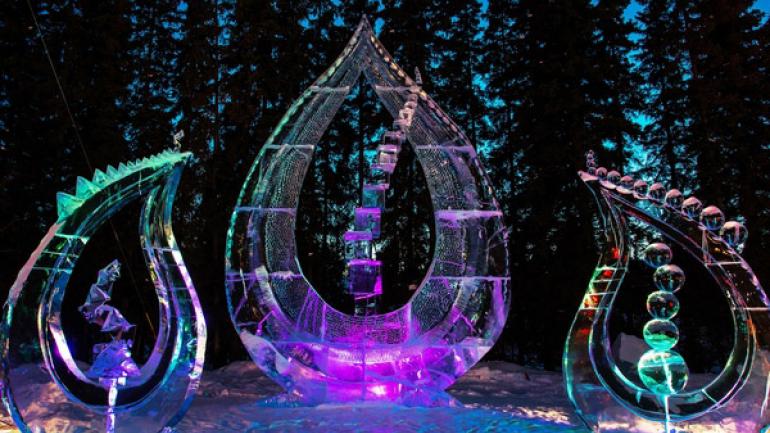 在费尔班克斯展出的冰灯雕塑