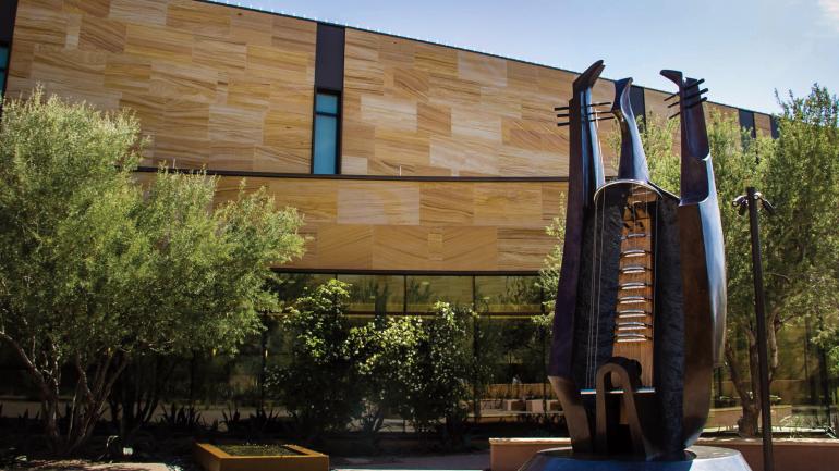 凤凰城乐器博物馆丰富多彩的艺术藏品和辉宏的建筑