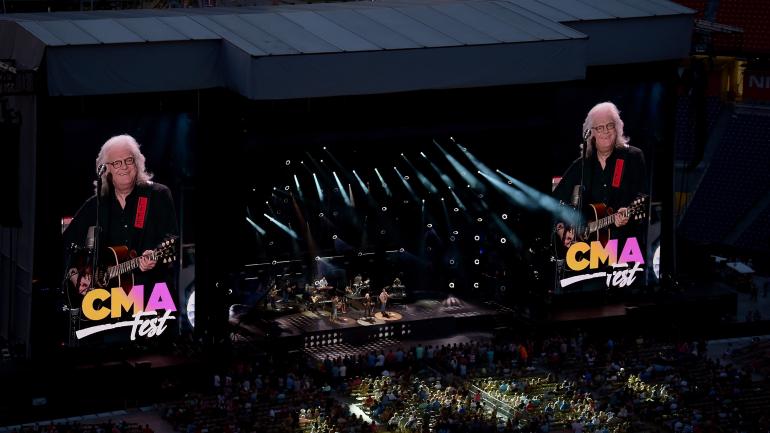 乡村音乐协会音乐节上的里基•斯卡格斯