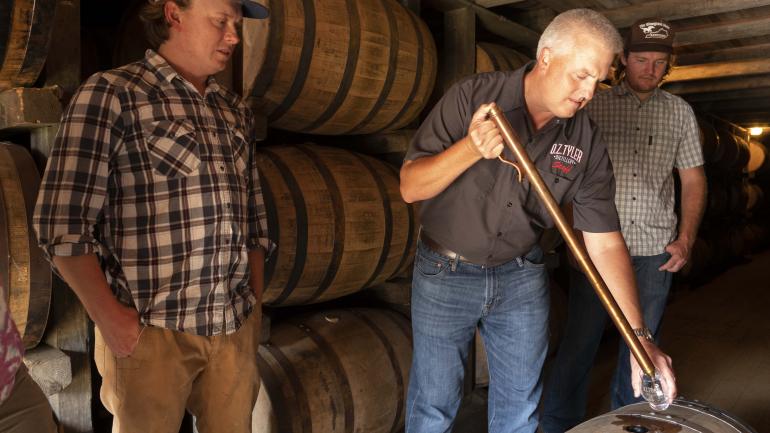 The Wooks 乐队在 O.Z.Tyler Distillery 酿酒厂游览 The Wooks 乐队在 O.Z.Tyler Distillery 酿酒厂游览