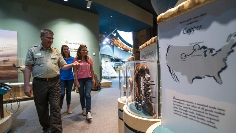 参观怀俄明州卡斯珀国家历史之路学习中心的展览