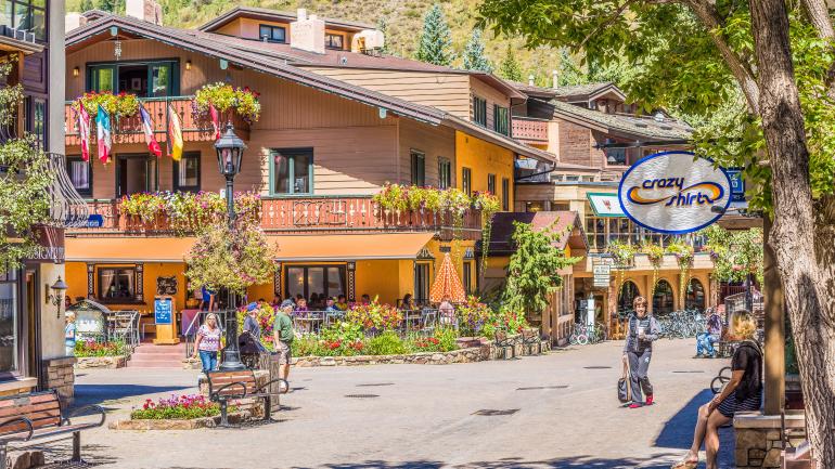 韦尔小镇上精彩的夏日时光 韦尔小镇上精彩的夏日时光