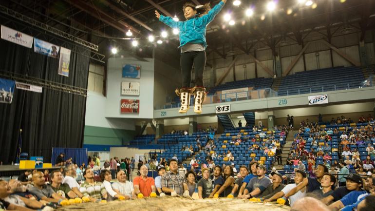 参加世界爱斯基摩人-印第安人奥林匹克运动会