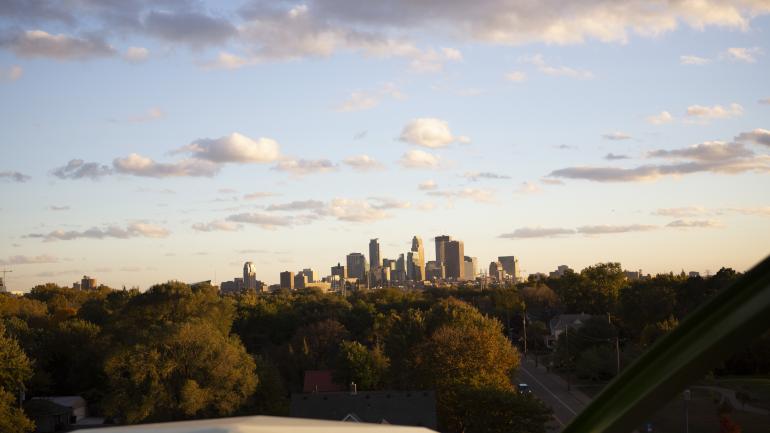 欣赏明尼阿波利斯天际线的美丽风光