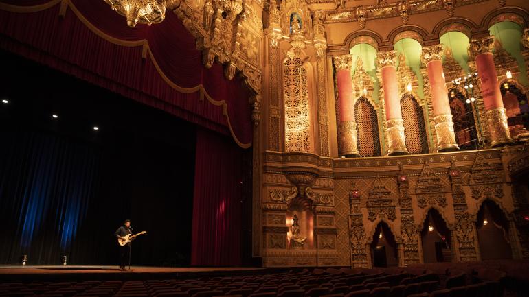 历史悠久的福克斯剧院的华美内部