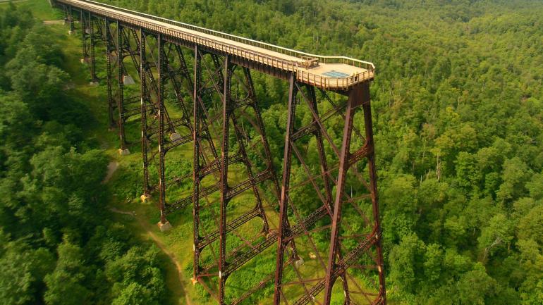 宾夕法尼亚州金祖亚桥州立公园内无与伦比的金祖亚空中步道 宾夕法尼亚州金祖亚桥州立公园内无与伦比的金祖亚空中步道