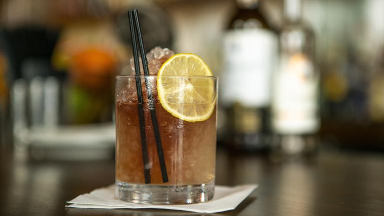 准备在 Cure 细细品味手工鸡尾酒吧