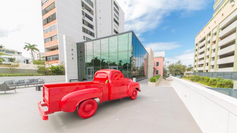 米拉马尔艺术和设计博物馆 (MADMi) 外的公共艺术