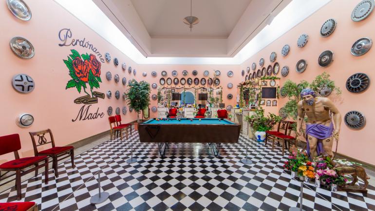 波多黎各艺术博物馆内由艺术家 Pepon Osorio 打造的彩色艺术装置