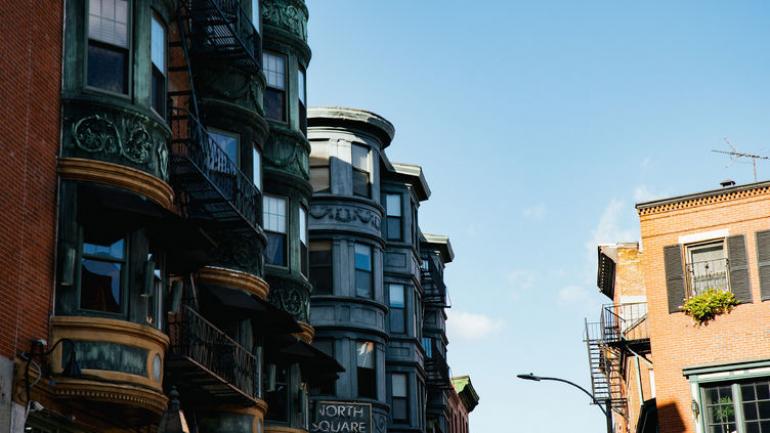 后湾区褐砂石小屋