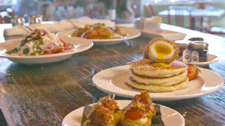 在内华达州拉斯维加斯 Eat 餐厅享用休闲主食