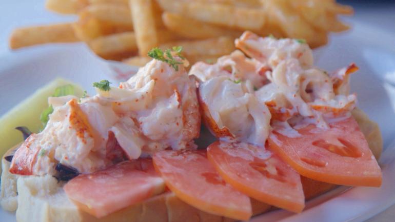 佛罗里达州罗德岱堡 Rustin Inn Crabhouse 餐厅的龙虾卷