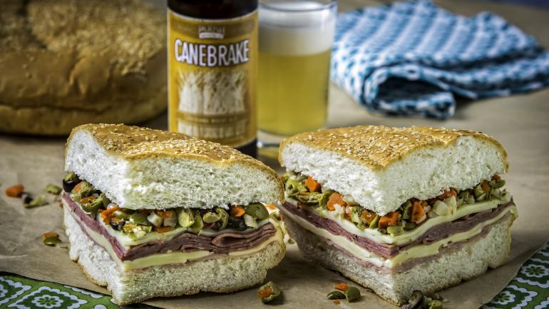 路易斯安那州最受欢迎的一款三明治意大利面包三明治 路易斯安那州最受欢迎的一款三明治意大利面包三明治