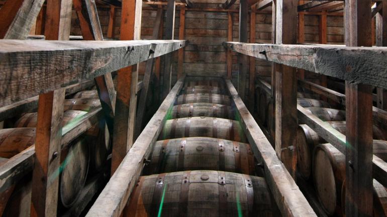 肯塔基州拉瑞多酿酒厂的美格纯正酒桶仓库 肯塔基州拉瑞多酿酒厂的美格纯正酒桶仓库