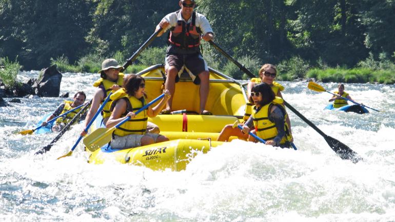 胭脂河上惊险刺激的白水漂流