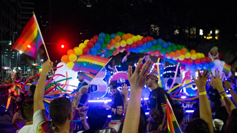 奥斯汀骄傲节的免费夜晚游行