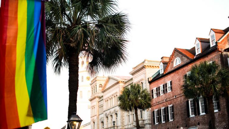 查尔斯顿的骄傲节旗帜