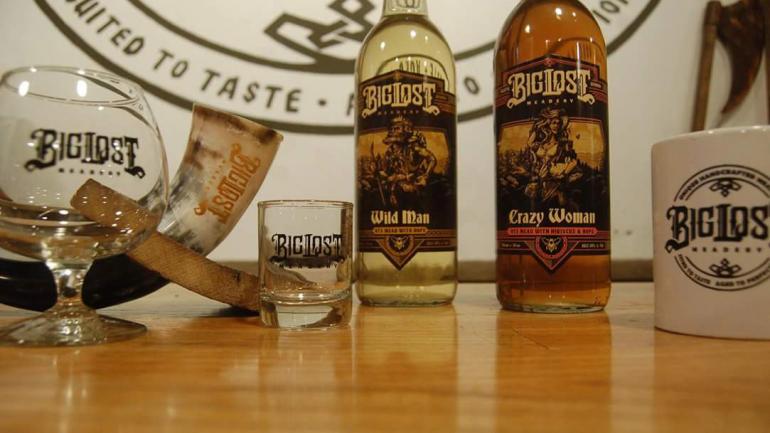 在吉列的 Big Lost Meadery and Brewery 酿酒厂品尝精酿蜂蜜酒