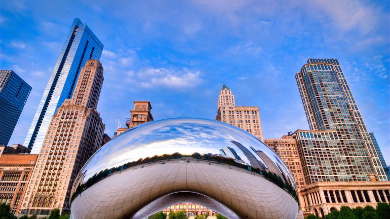 千禧公园内著名的云门雕塑(又称“豆子”)