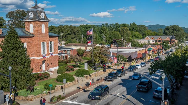迷人的北卡罗来纳州布雷瓦德市区