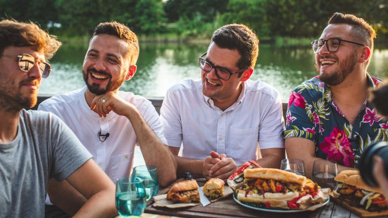 SORTEDfood 团队在新奥尔良品尝了几款穷小子三明治