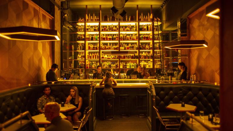 底特律隐藏的创新鸡尾酒瑰宝——Bad Luck Bar 酒吧迷离诱人的灯光