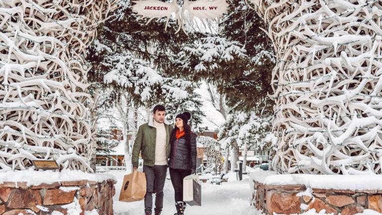 在宛如冬季仙境的杰克逊霍尔尽情购物