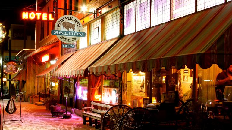 布法罗历史悠久的西方酒店外的街景