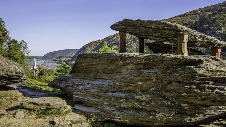 从杰斐逊岩俯瞰哈珀斯费里