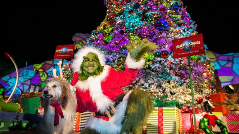 Universal Studios Hollywood Grinchmas™ 中的明星 Universal Studios Hollywood Grinchmas™ 中的明星