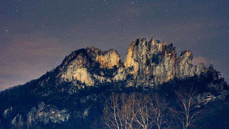 在西弗吉尼亚州的山上观星