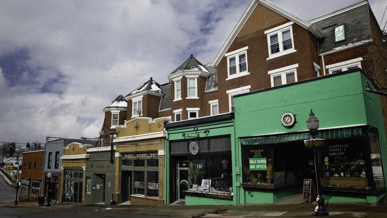 Pleasant Street 街 123 号的迷人外景