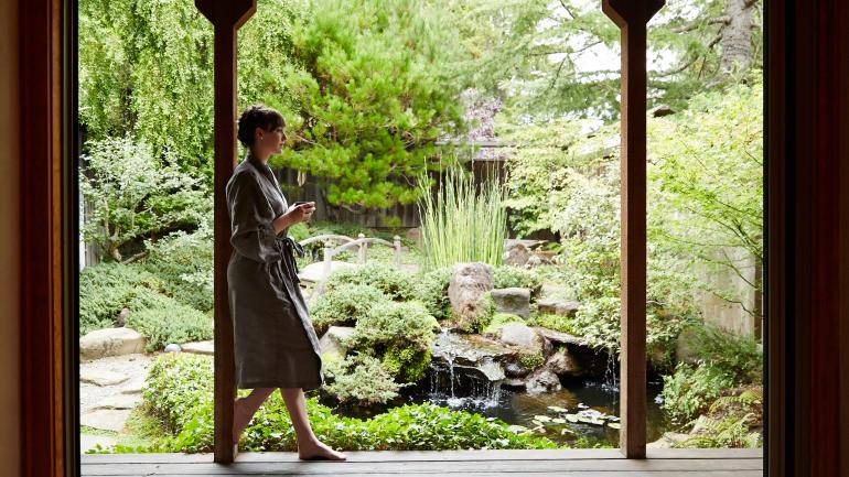 在 Freestone 的 Osmosis Day Spa Sanctuary 水疗中心的放松冥想时刻 在 Freestone 的 Osmosis Day Spa Sanctuary 水疗中心的放松冥想时刻