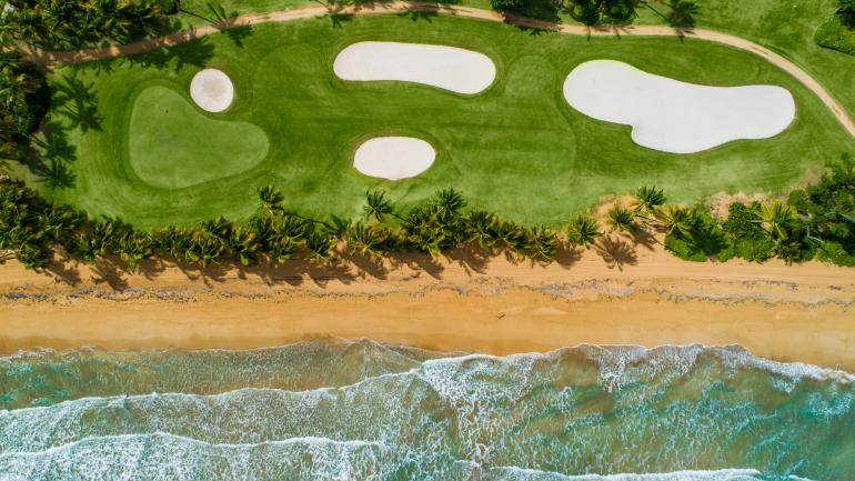 Rio Mar Country Club 俱乐部将高尔夫球场与海滩巧妙结合起来