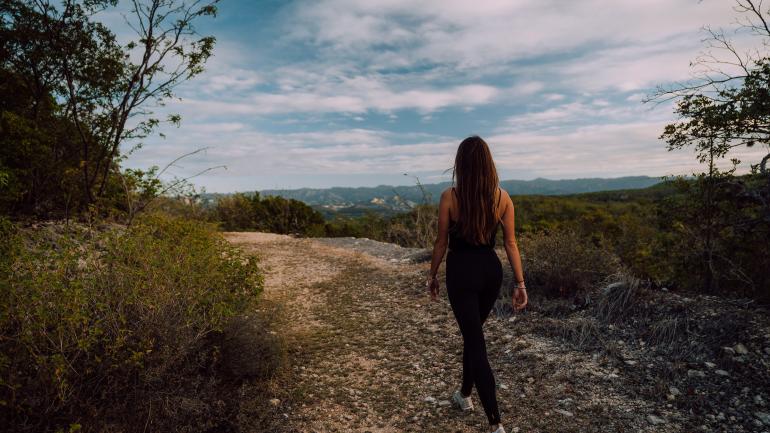 在瓜尼卡州立森林内徒步徜徉于独特的热带干燥森林之间，欣赏令人叹为观止的绝美风光