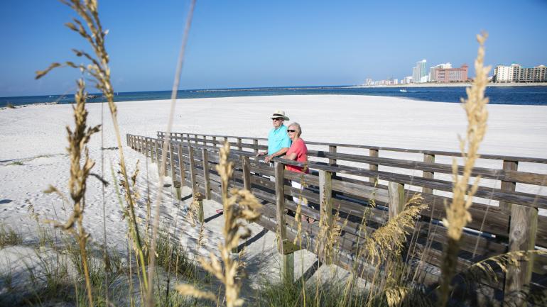 享受奥兰治海滩的白沙海岸