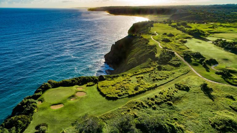 伊莎贝拉皇家酒店的高尔夫球场——在俯瞰海景的悬崖畔体验高尔夫乐趣