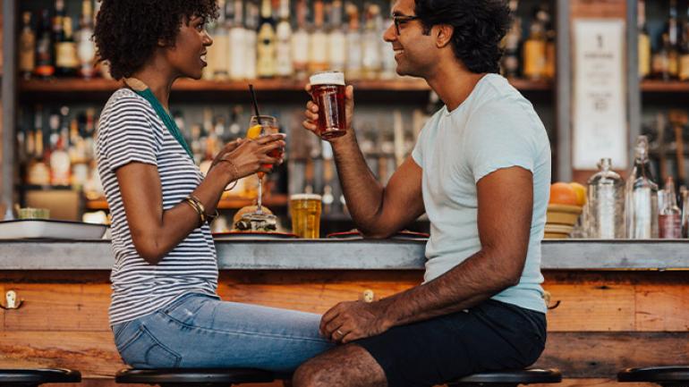 在佩塔卢马 Brewsters Beer Garden 啤酒花园品尝精酿啤酒,享用酒吧风味美食 在佩塔卢马 Brewsters Beer Garden 啤酒花园品尝精酿啤酒,享用酒吧风味美食