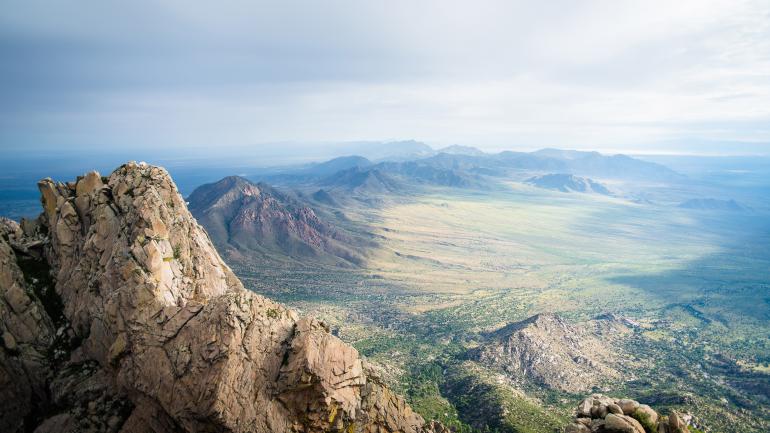 从最高峰 Organ Needle 俯瞰绵延不绝的欧根山脉 从最高峰 Organ Needle 俯瞰绵延不绝的欧根山脉