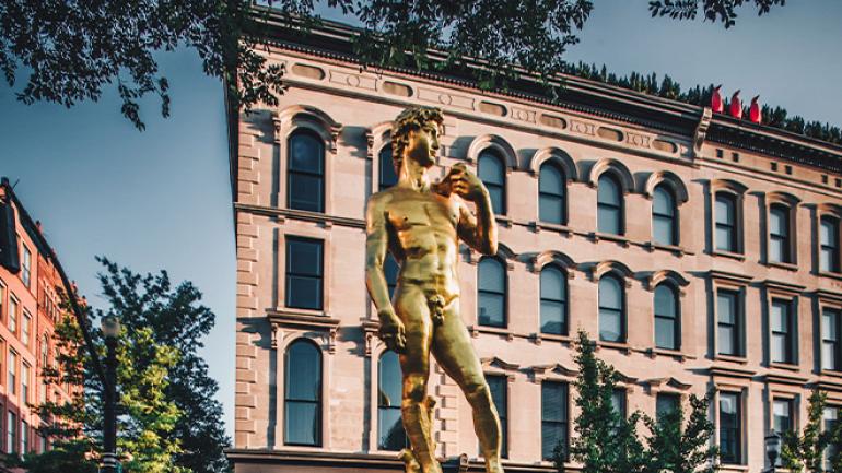 路易维尔 21C Museum Hotel 博物馆酒店的 Serkan Özkaya 的“大卫(灵感来自米开朗基罗)”雕塑 路易维尔 21C Museum Hotel 博物馆酒店的 Serkan Özkaya 的“大卫(灵感来自米开朗基罗)”雕塑