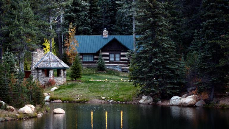 翡翠谷 The Ranch 牧场俯瞰湖泊的小木屋