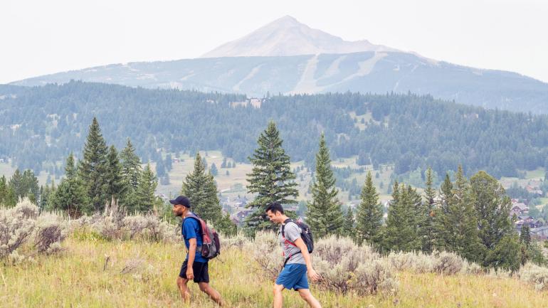 Uplands 小径上可以欣赏到秀丽的山景，是远足或跑步的理想地点