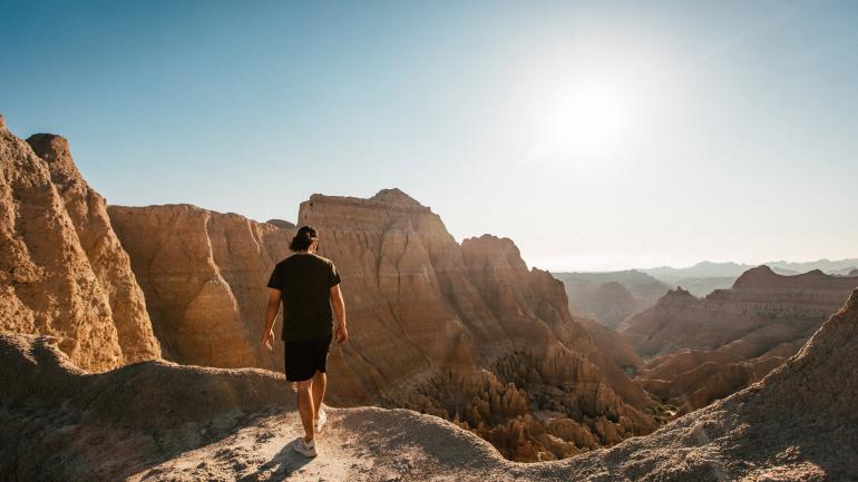 在南达科他州恶土国家公园徒步