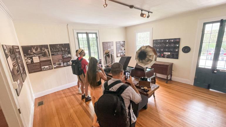 参观游览路易斯安那州拉普拉斯的 1811/Kid Ory Historic House 纪念馆