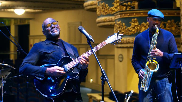 埃里克·埃西克斯在阿拉巴马州伯明翰利里克剧院演出