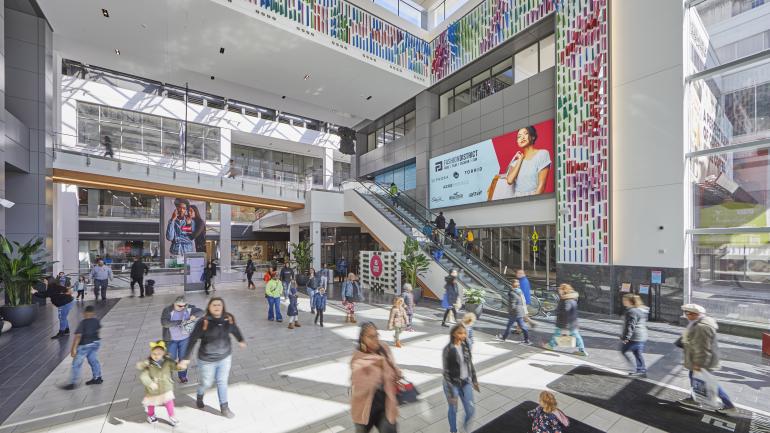 在位于市中心的费城时尚区体验大都市购物乐趣