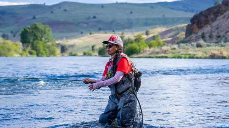 在德舒特河下游体验飞蝇钓鱼